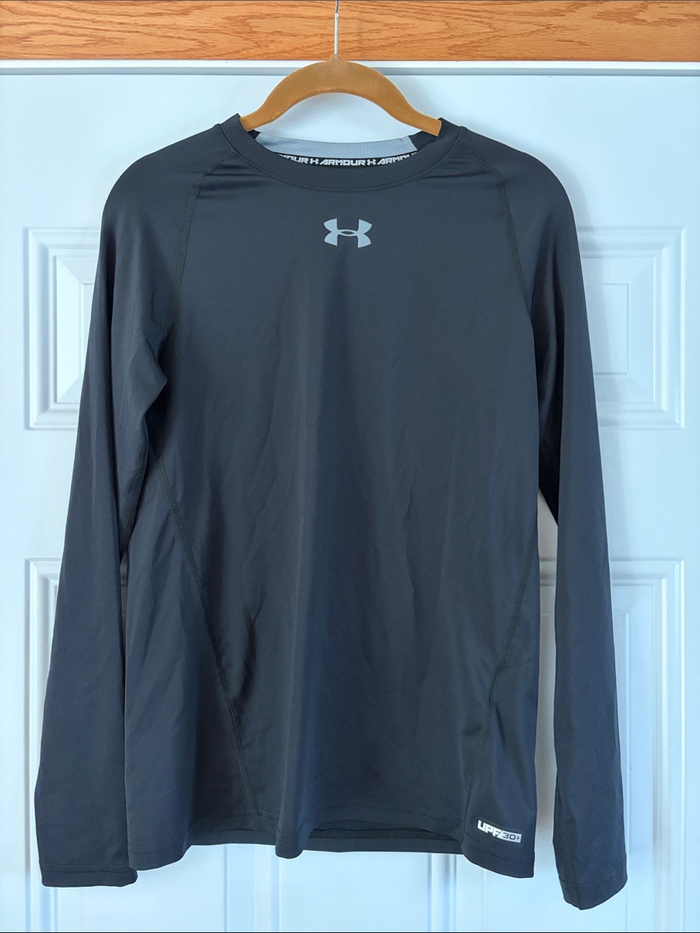 Under Armour HeatGear Youth XL Long Sleeve Top UPF 30+
